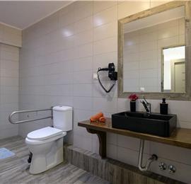 4 bedroom villa with pool, Chalikounas, sleeps 8